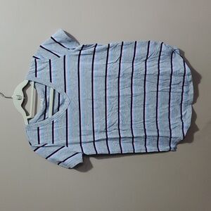 My style short sleeve v neck striped tshirt size small
